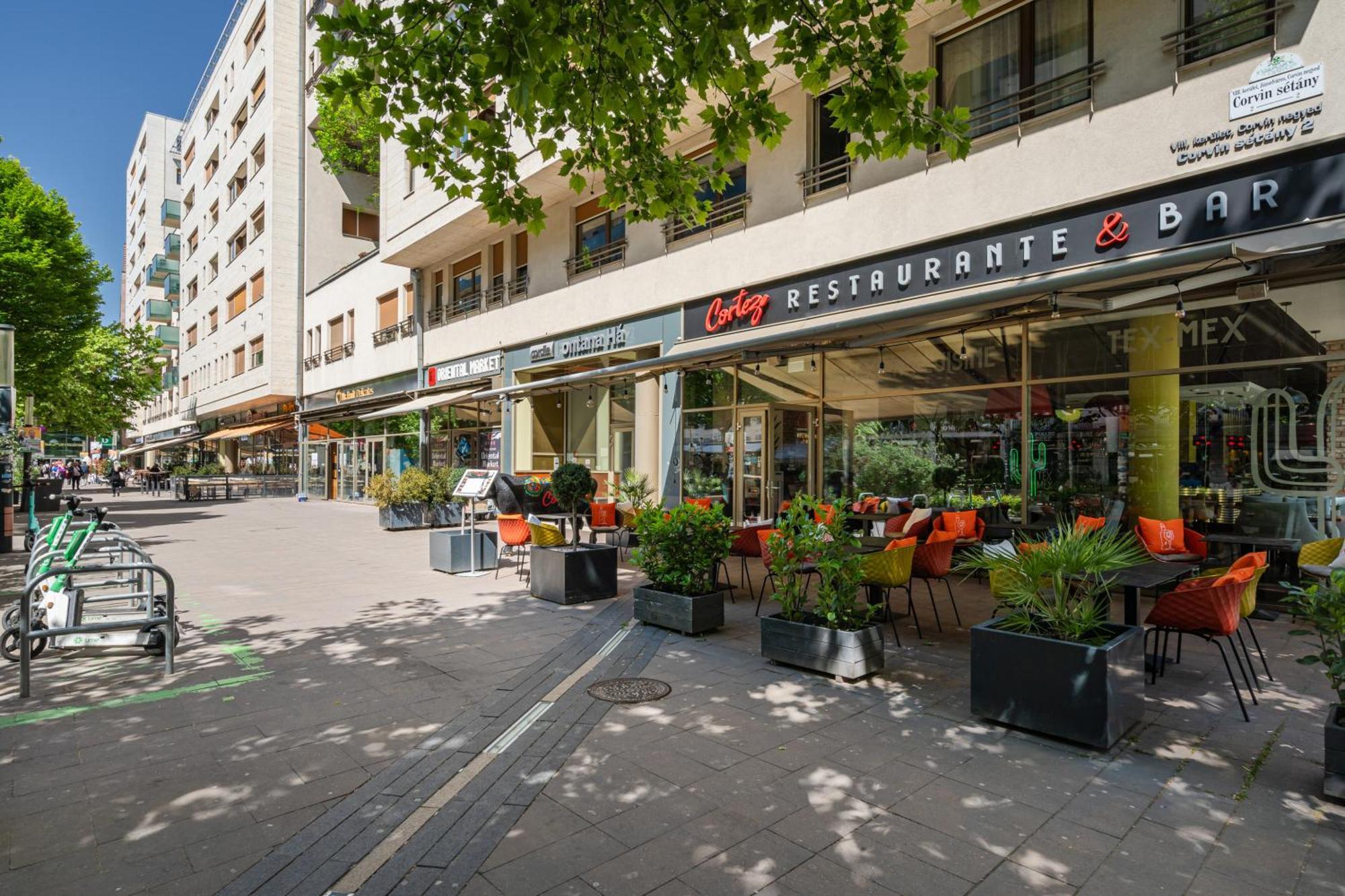 Corviana Apartments With Balcony, Budapest